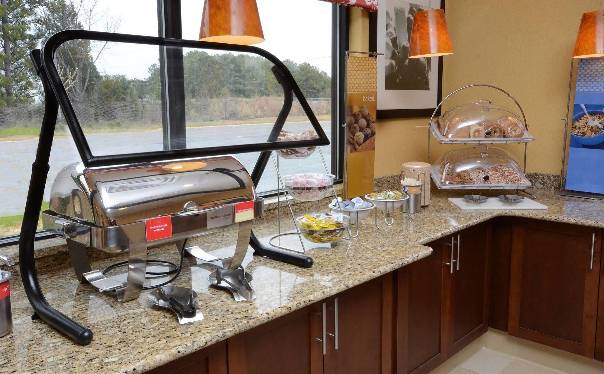 Hampton Inn Fayetteville Fort Bragg Esterno foto